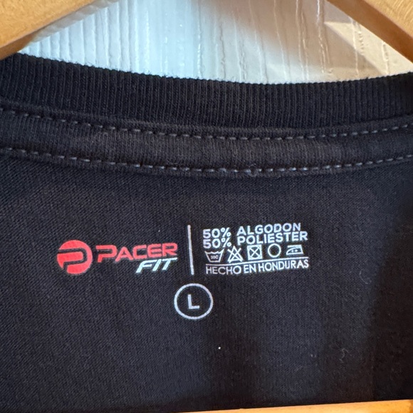 Black T-Shirt with Gold and White Spanish Text. Jesus. New. - Picture 2 of 4